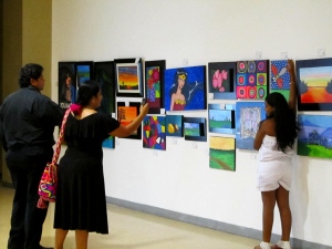 Exposición de las obras en el centro comercial Guatapurí